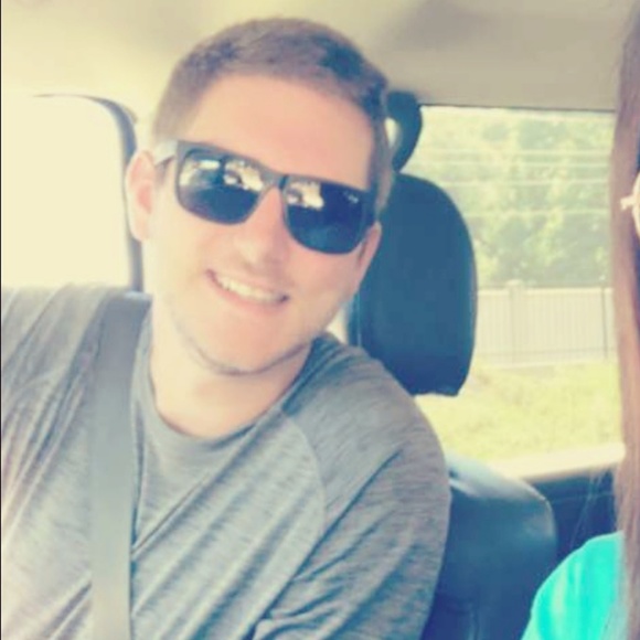 Meet your Posher, Taylor - Picture 2 of 2